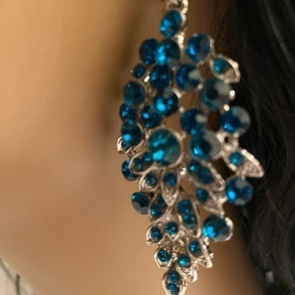 Austrian Crystal Bib Necklace and Earring set - Picture 4 of 5